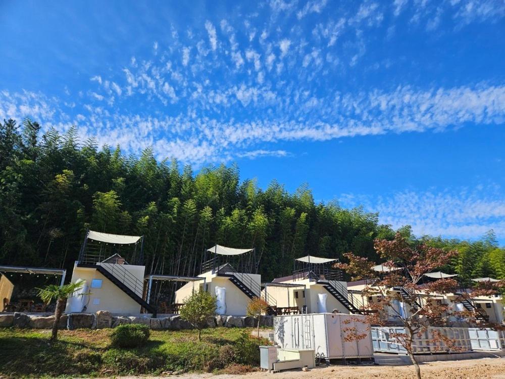 Namhae Siseon Glamping Pension Exterior foto